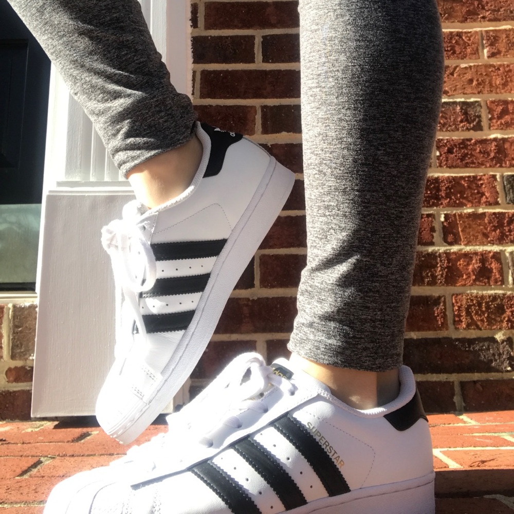 PERFECT CONDITION ADIDAS SNEAKERS😊